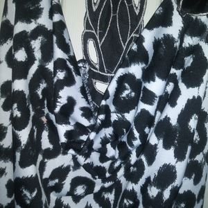 ❤5 for $25❤ Womens Black & white design summer top